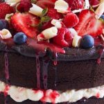 Шоколадова торта с плодове